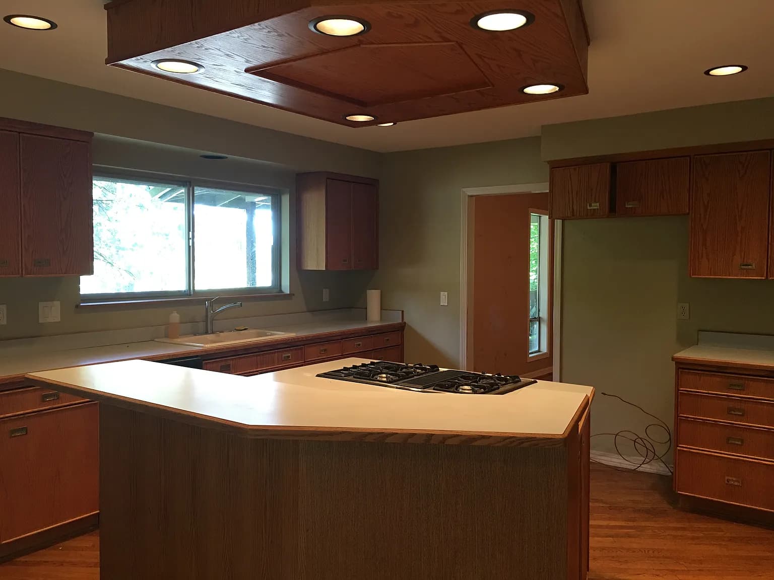 1912 Marylhurst Dr - Thumbnail 3