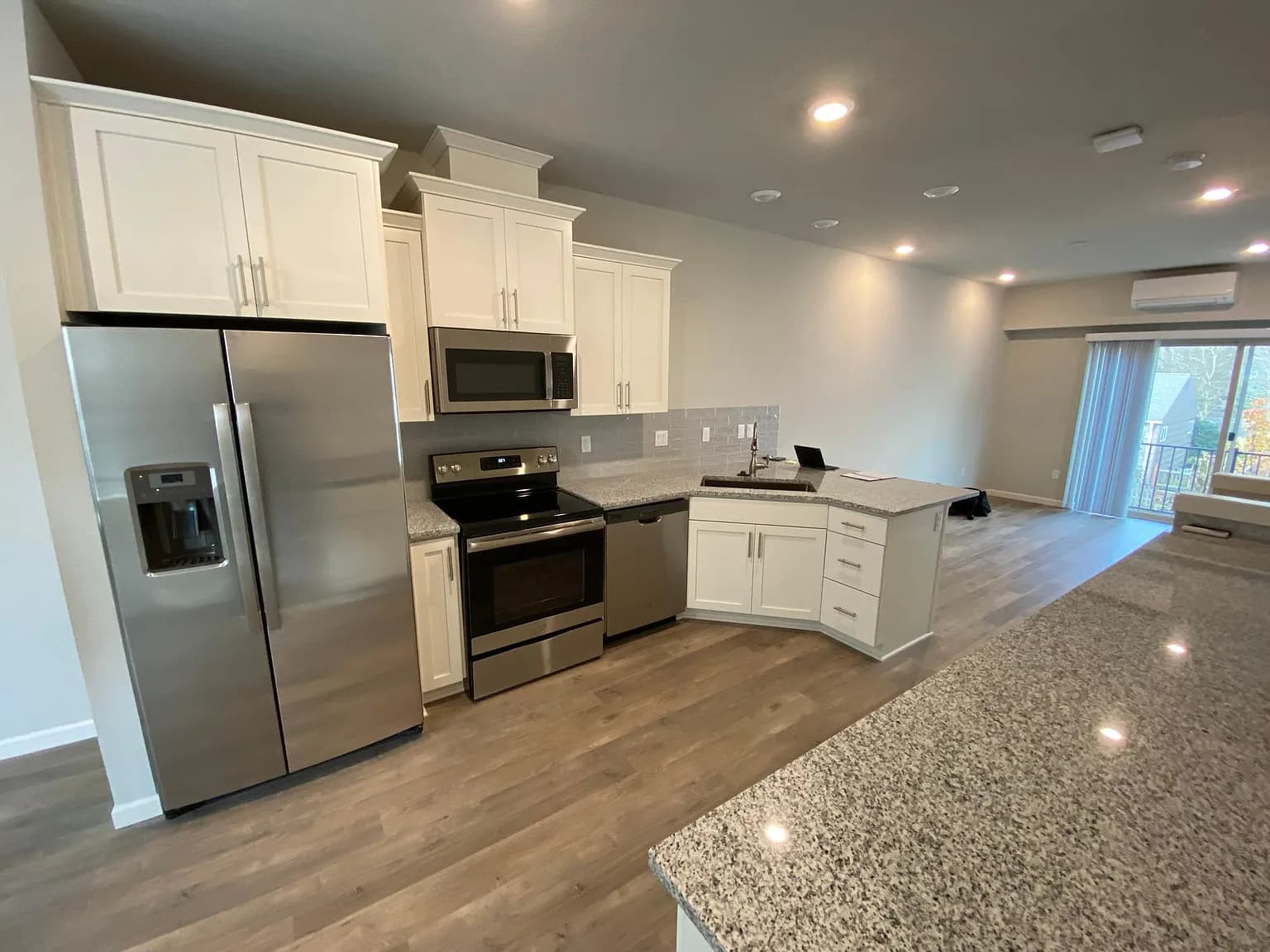 8883 SW Elena Ln - Thumbnail 2