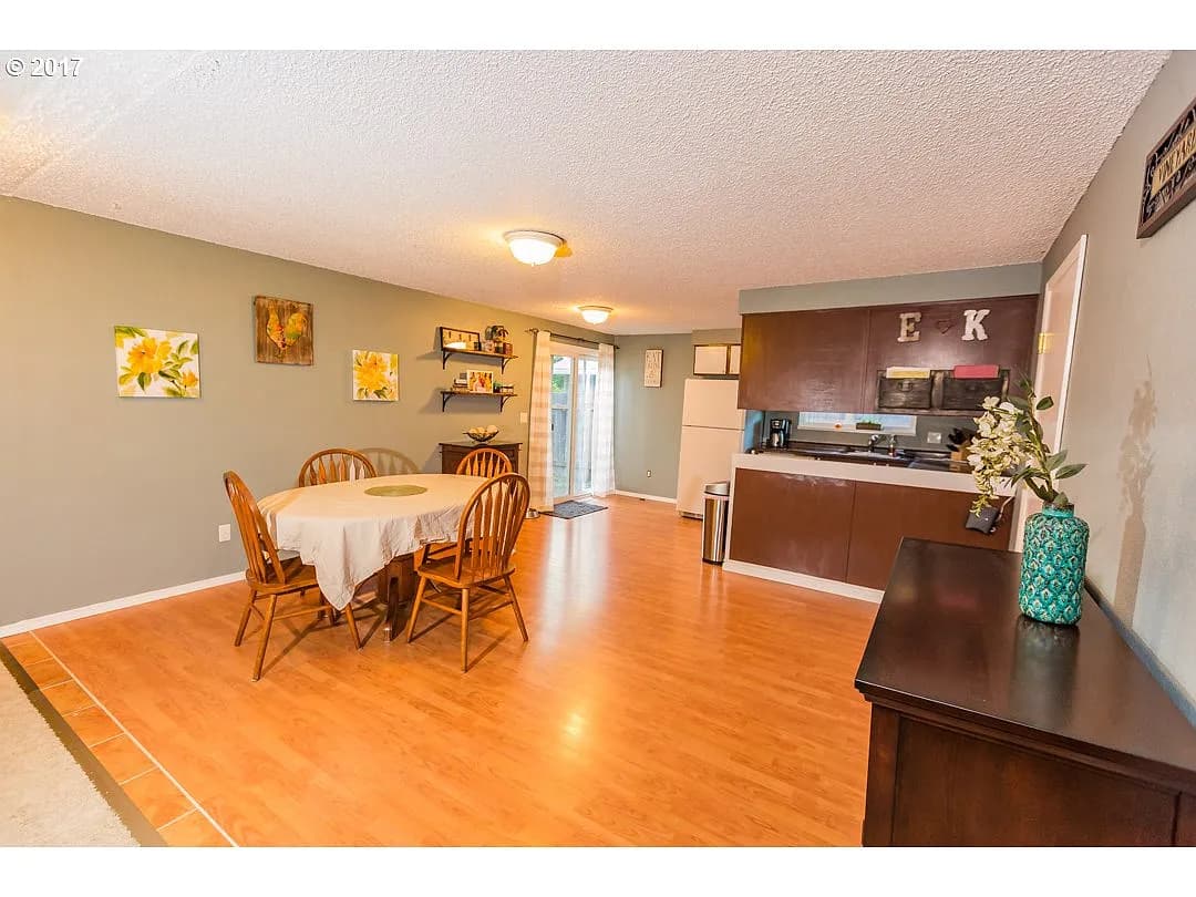 18361 Willamette Dr - Thumbnail 3