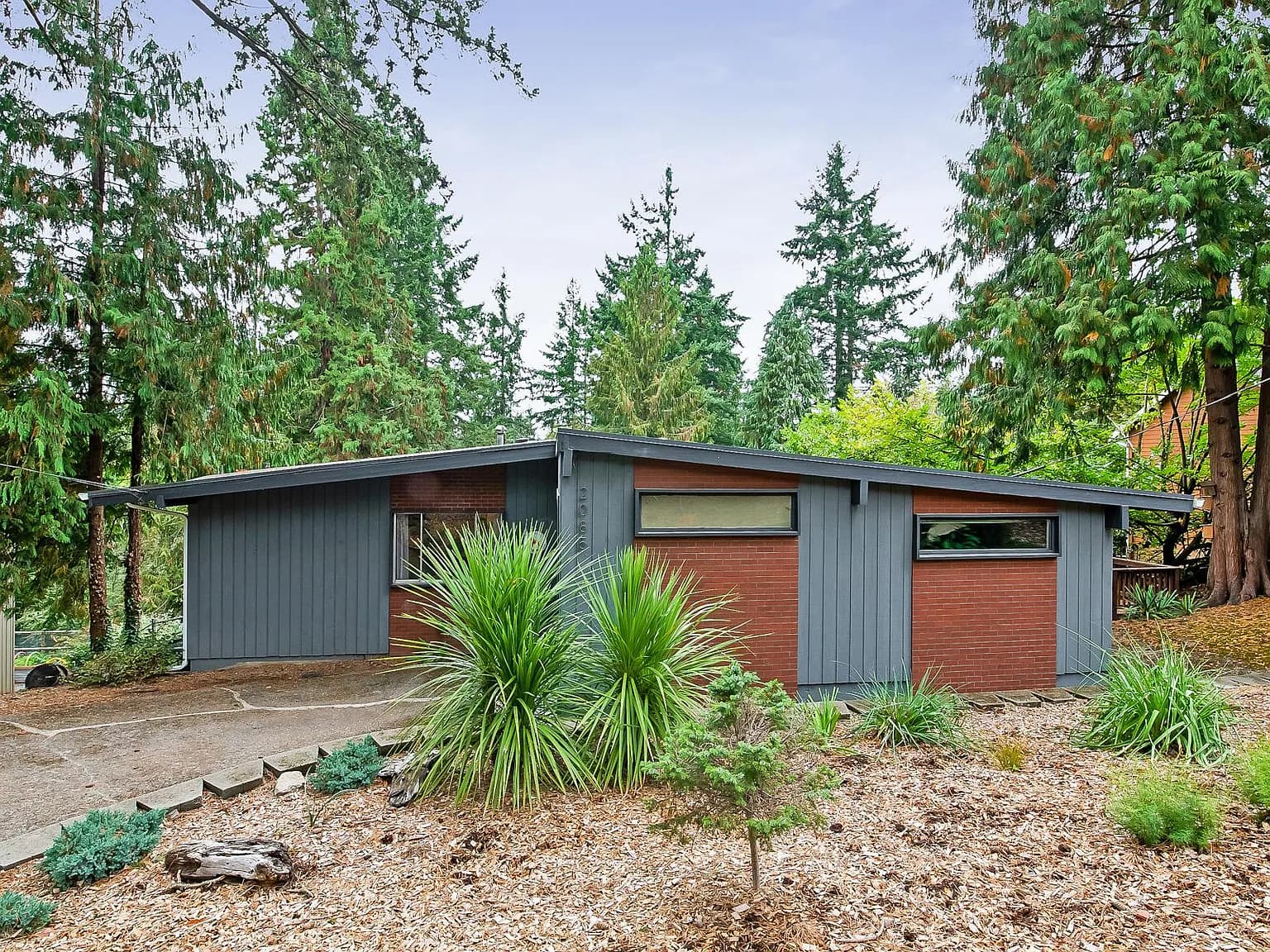 2085 Sylvan Way #A - Thumbnail 2