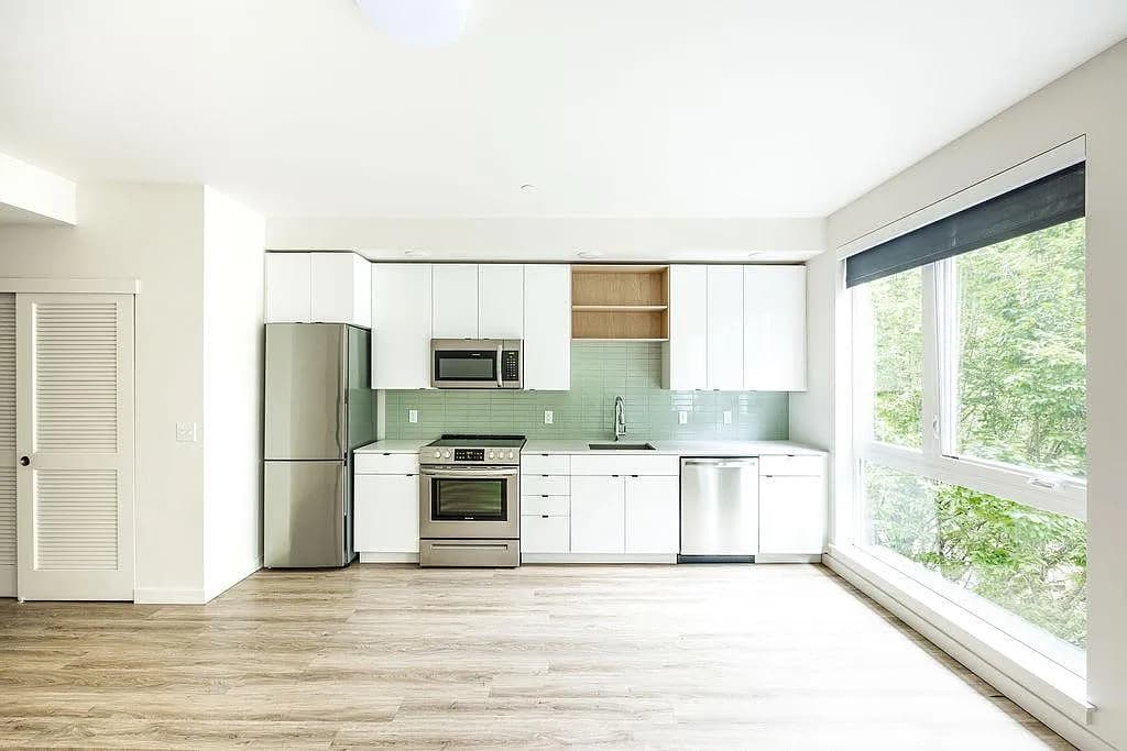 310 SE 12th Ave #111618133 - Thumbnail 3