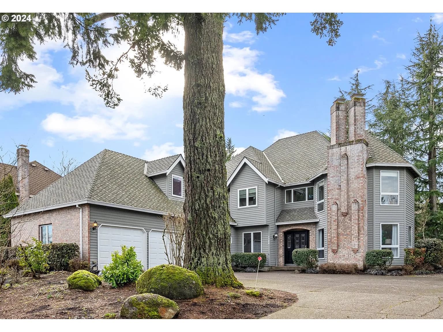 1308 Stonehaven Dr - Thumbnail 2