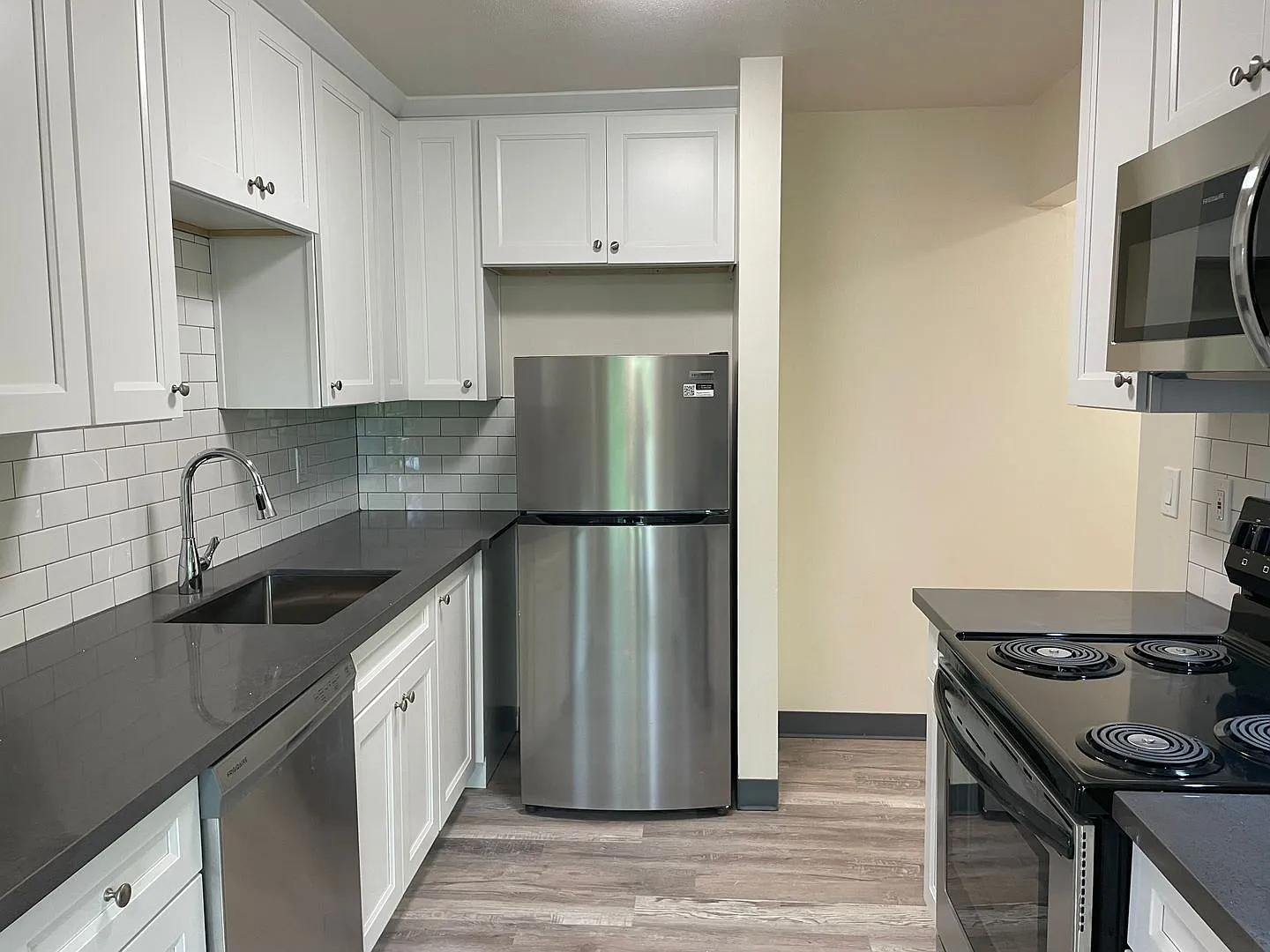 1815 NE 15th Ave APT D - Thumbnail 6