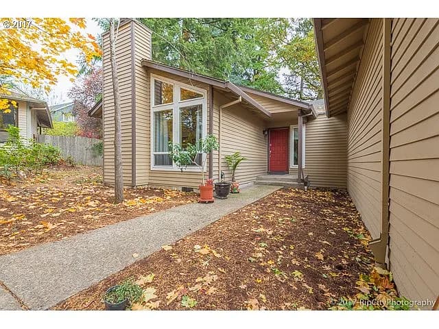 17643 SW Janell Ct - Thumbnail 2