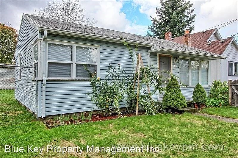 4935 SE 76th Ave - Thumbnail 3