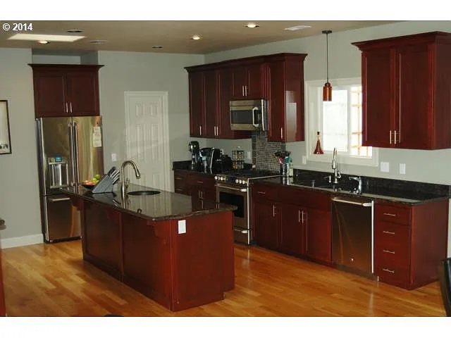 18136 Hillside Ct - Thumbnail 2