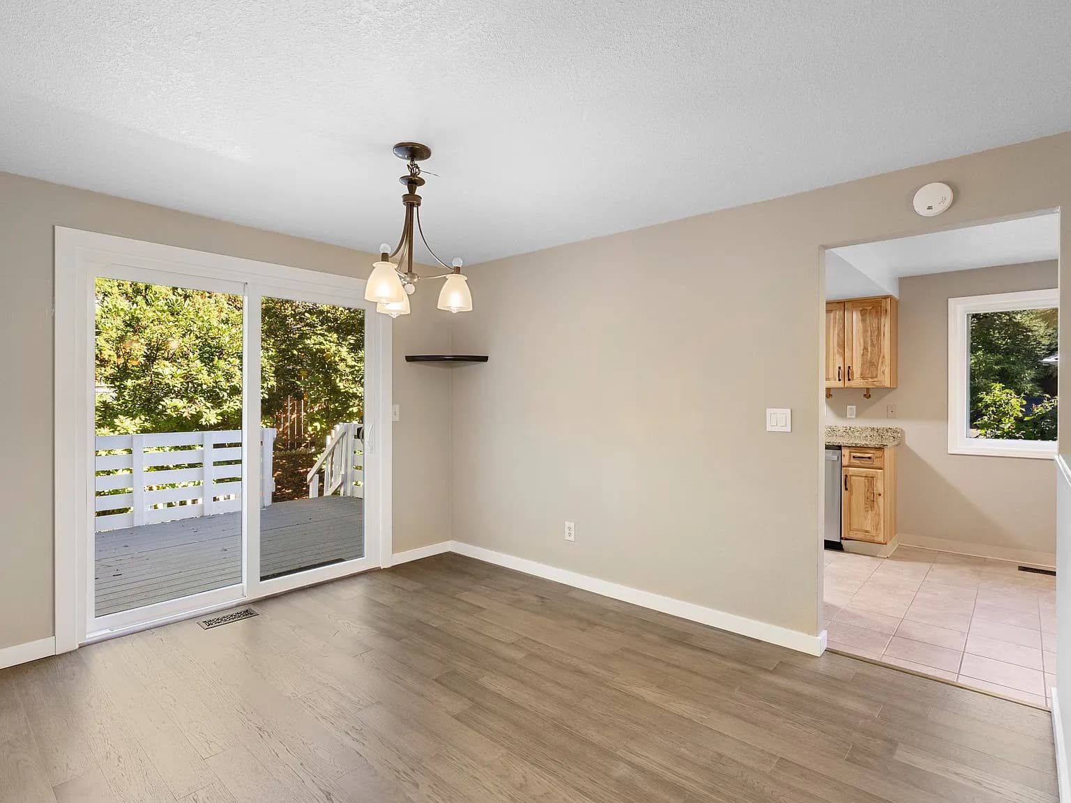 1107 Meadowview Ct - Thumbnail 4