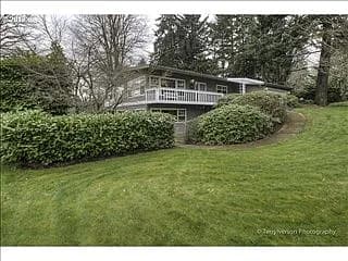 2222 Hillcrest Dr - Thumbnail 3