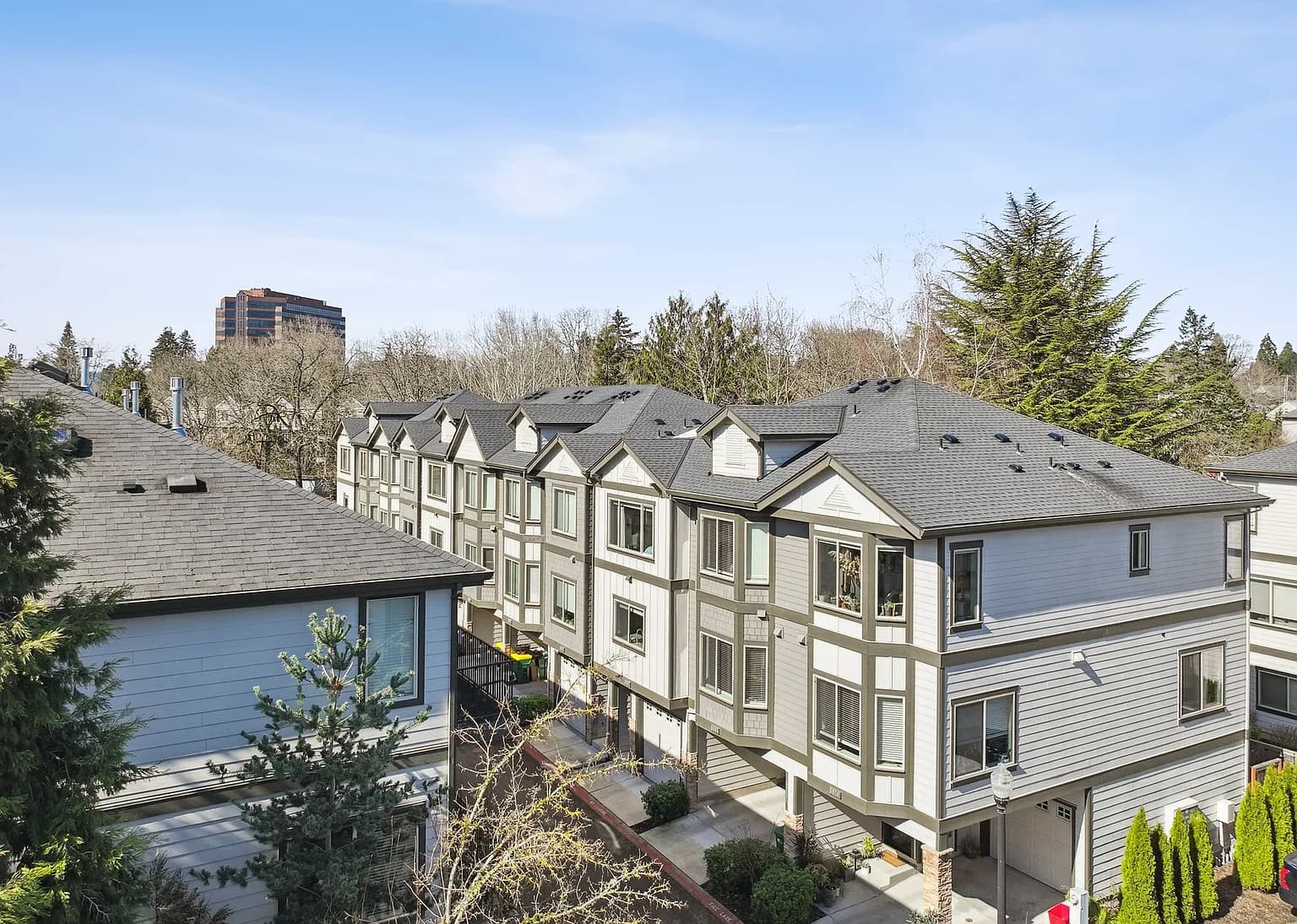 8887 SW Elena Ln - Thumbnail 3