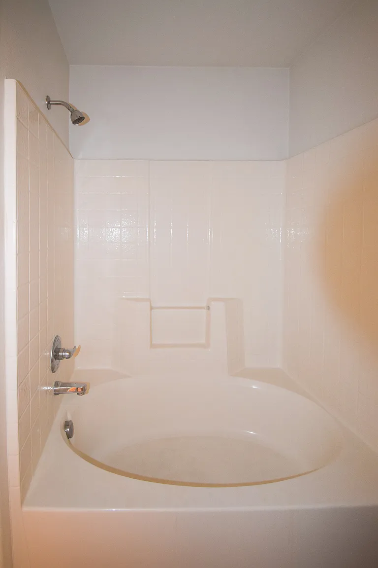 2304 NE Redelfs Way - Thumbnail 5