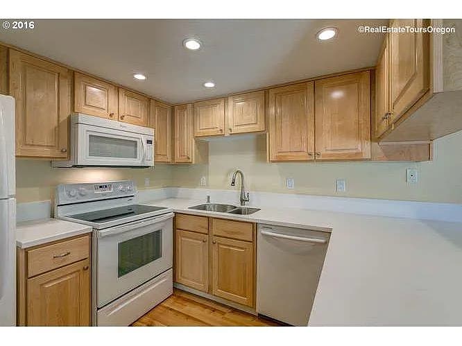 86 Kingsgate Rd UNIT D104 - Thumbnail 5