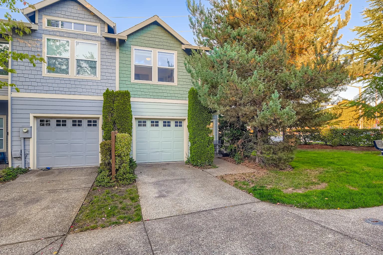 2302 NE Redelfs Way - Thumbnail 3