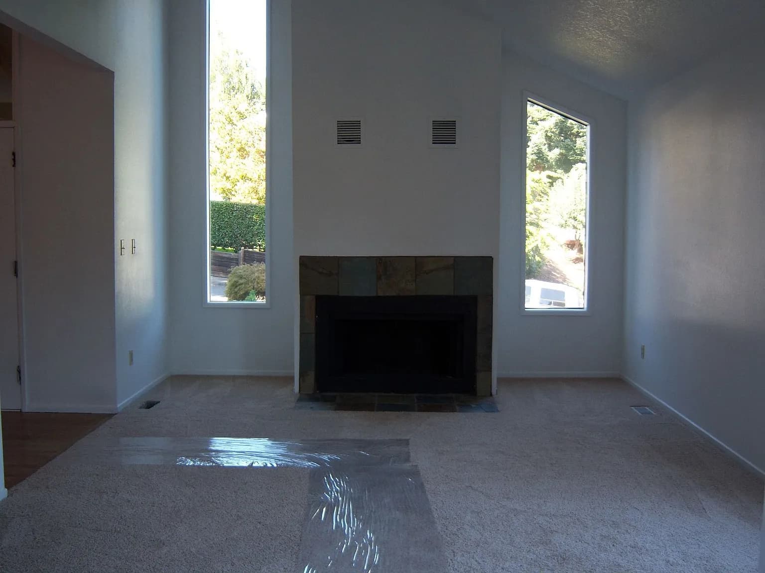 2166 Valley Ct - Thumbnail 3