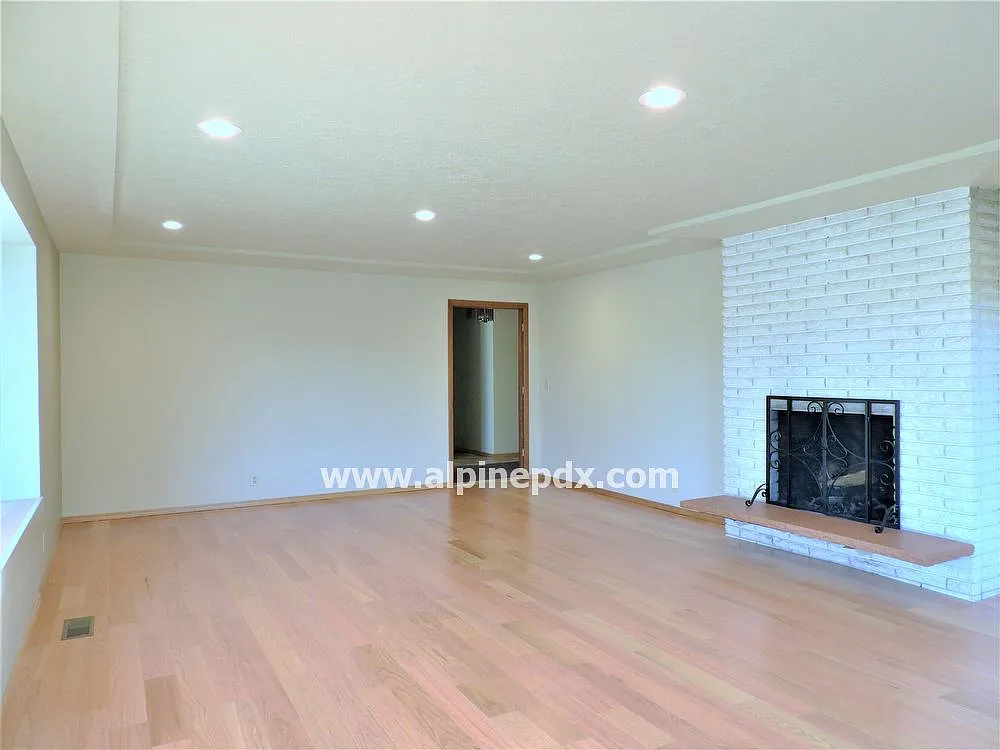 12555 SW Summer Crest Dr - Thumbnail 4