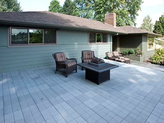 12125 SW Summer St - Thumbnail 2