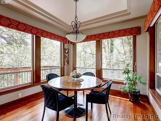 2425 Woodhaven Ct - Thumbnail 5