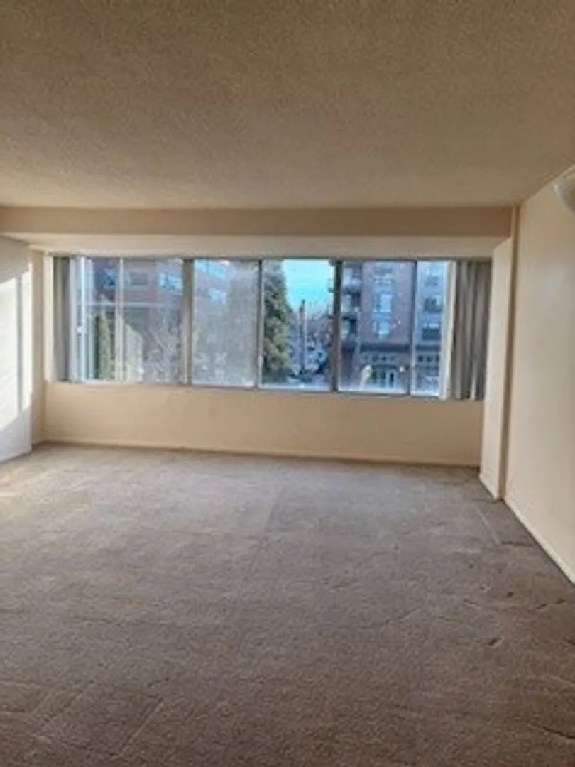 4265 NE Halsey St #204 - Thumbnail 3