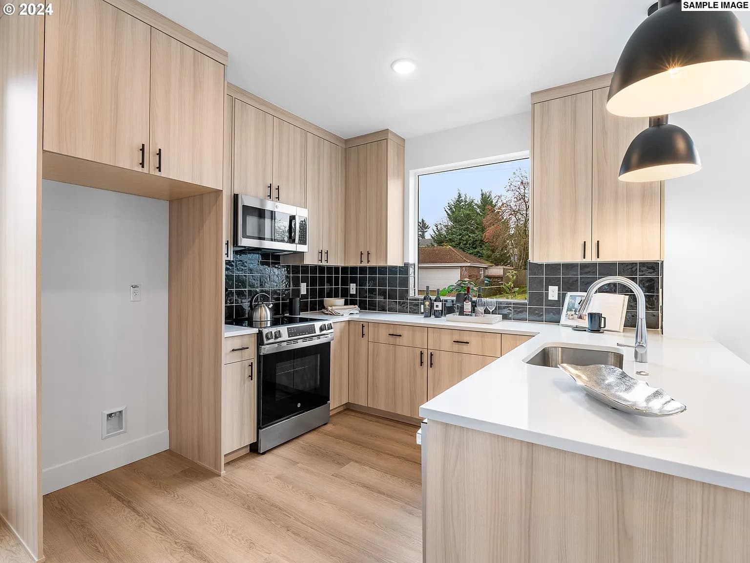 6199 N Amherst St - Thumbnail 5