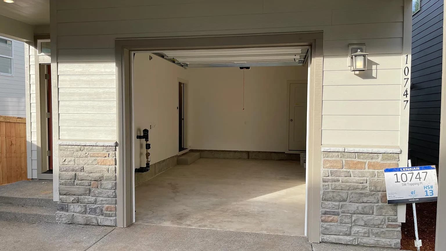 10747 SW Topping Pl - Thumbnail 3