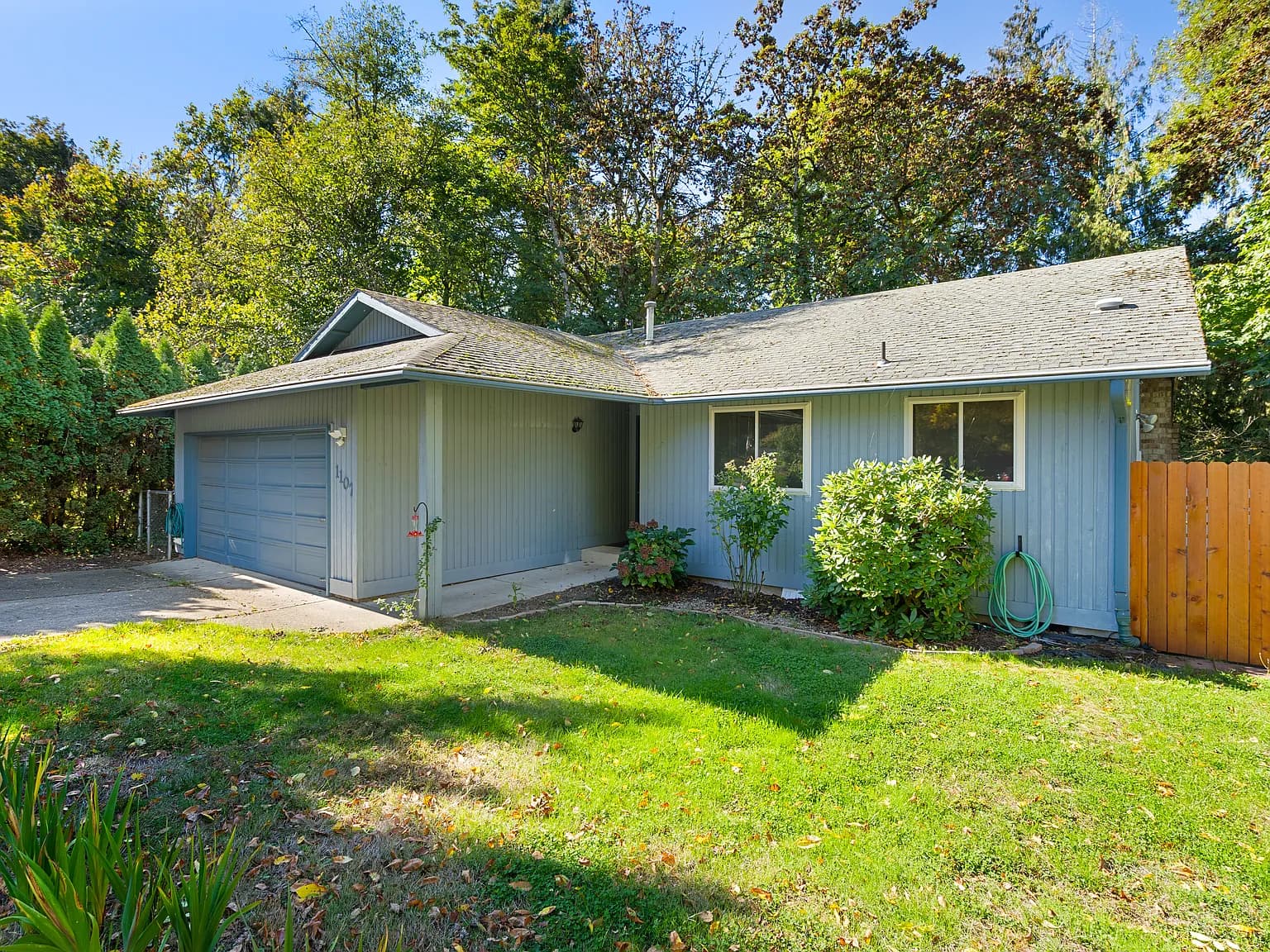 1107 Meadowview Ct - Thumbnail 2