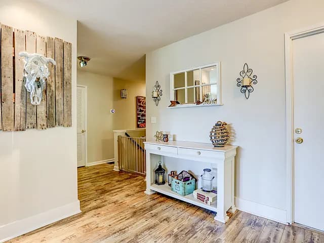 2194 Valley View Dr - Thumbnail 5