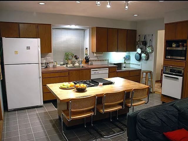 2592 Hillcrest Ct - Thumbnail 4