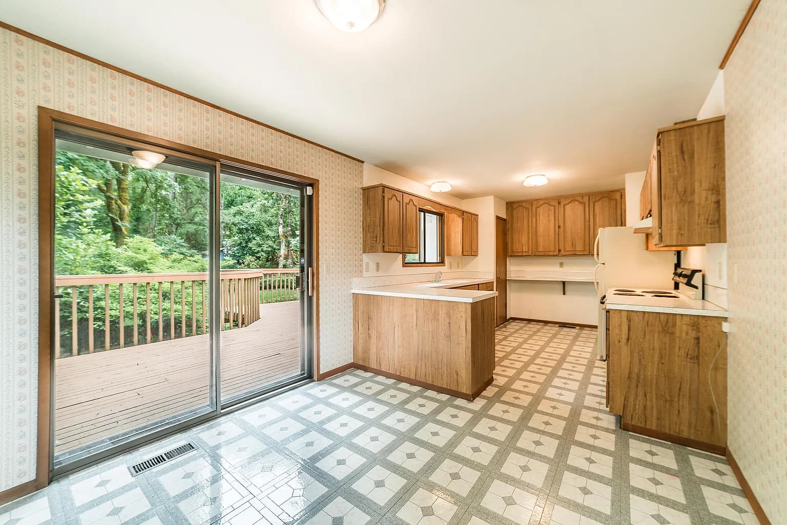 1923 Sylvan Way - Thumbnail 3