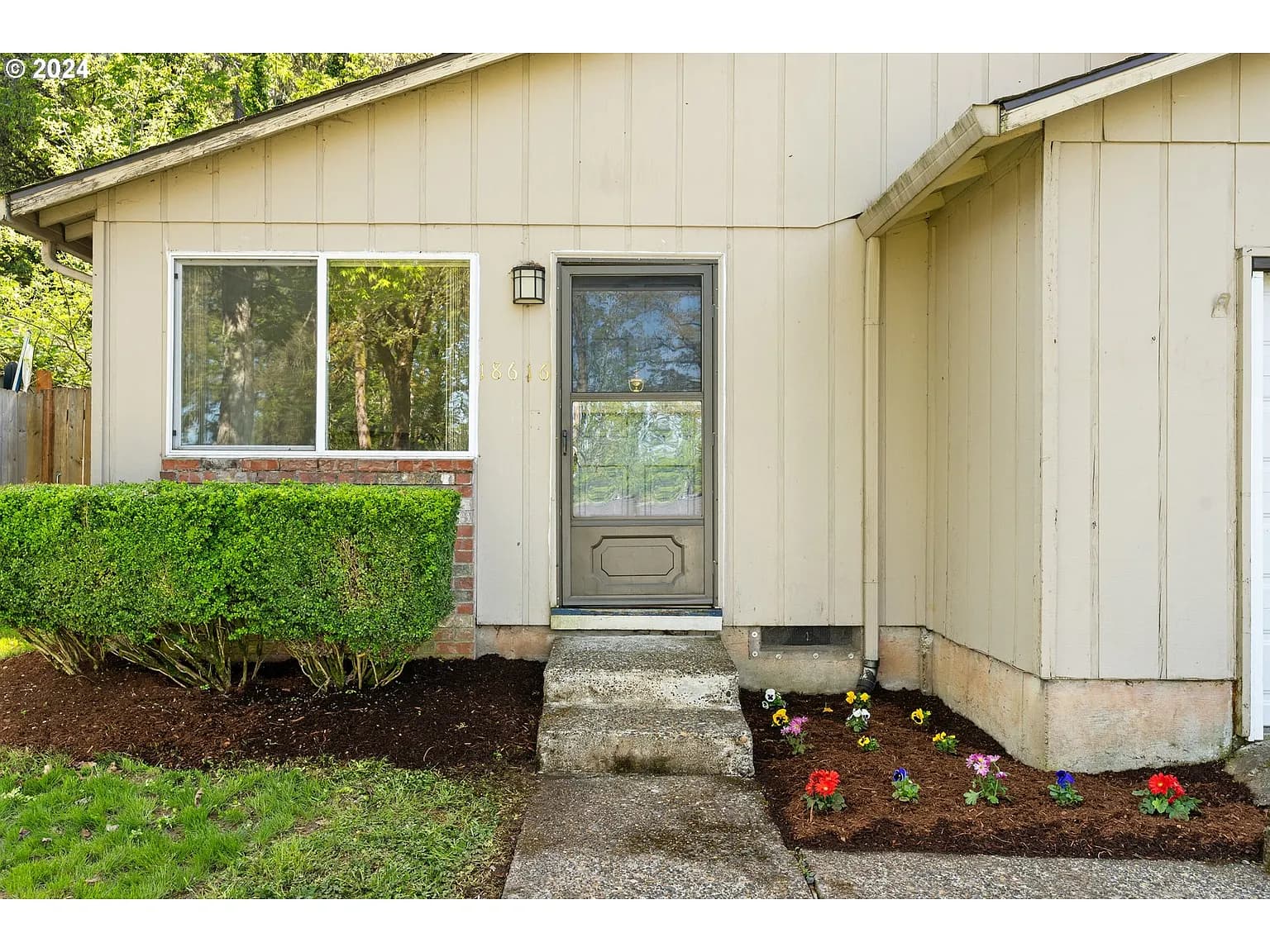 18616 Midhill Cir - Thumbnail 2