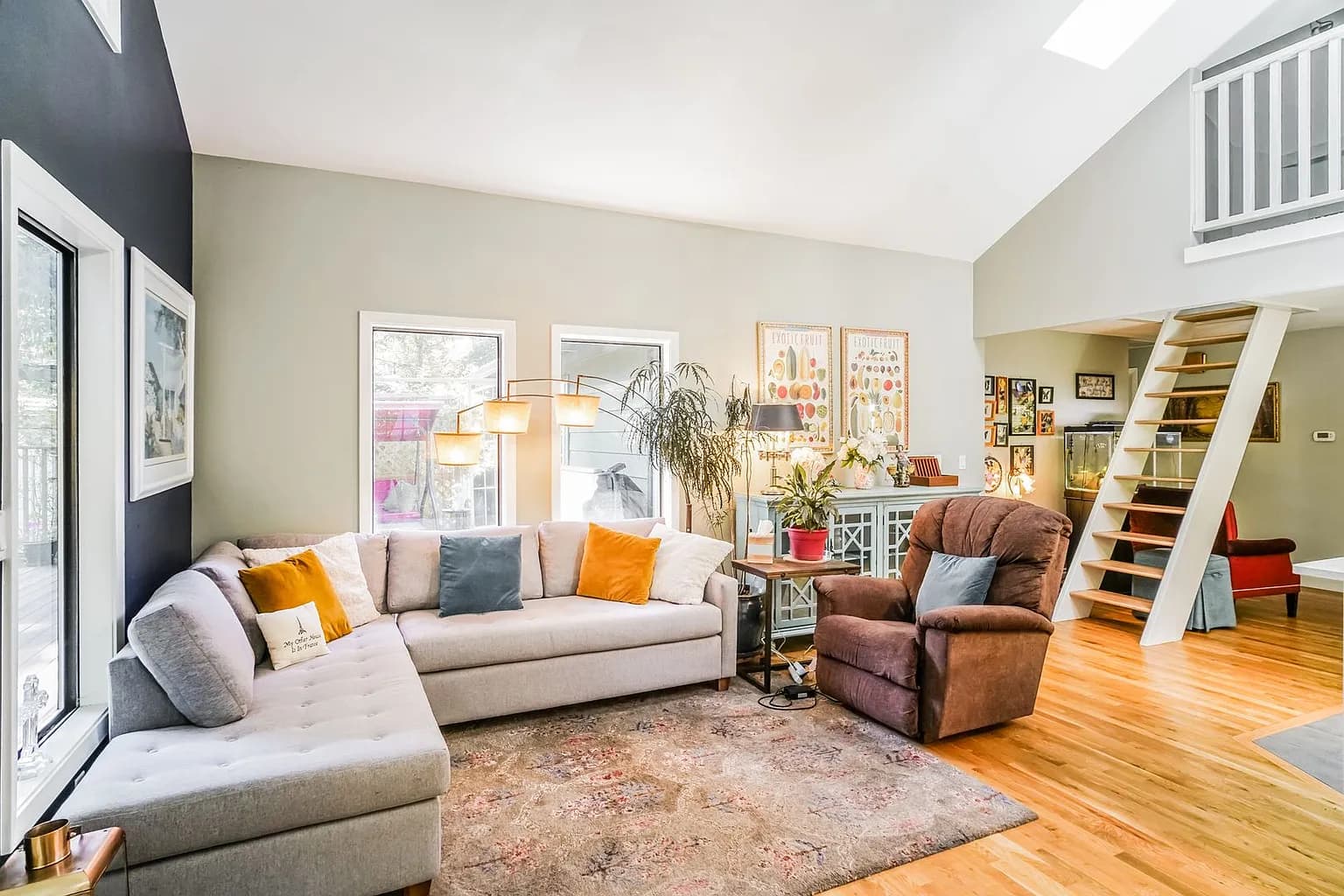 6221 Nokomis Ct - Thumbnail 5