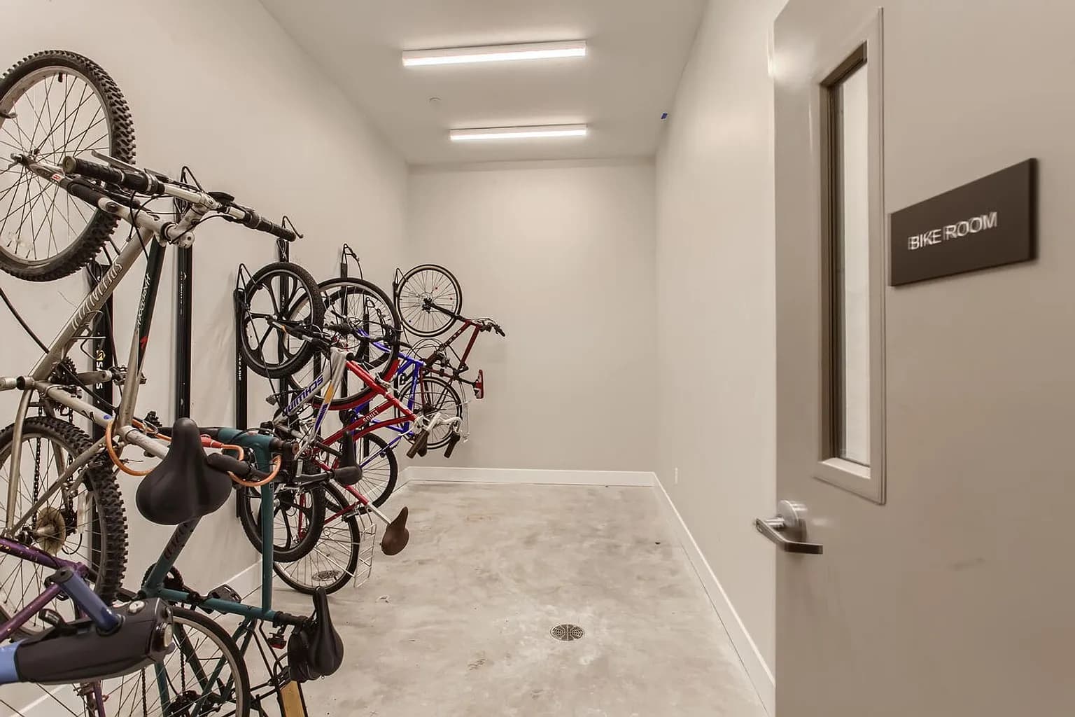 2351 NE 51st Ave APT 302 - Thumbnail 5