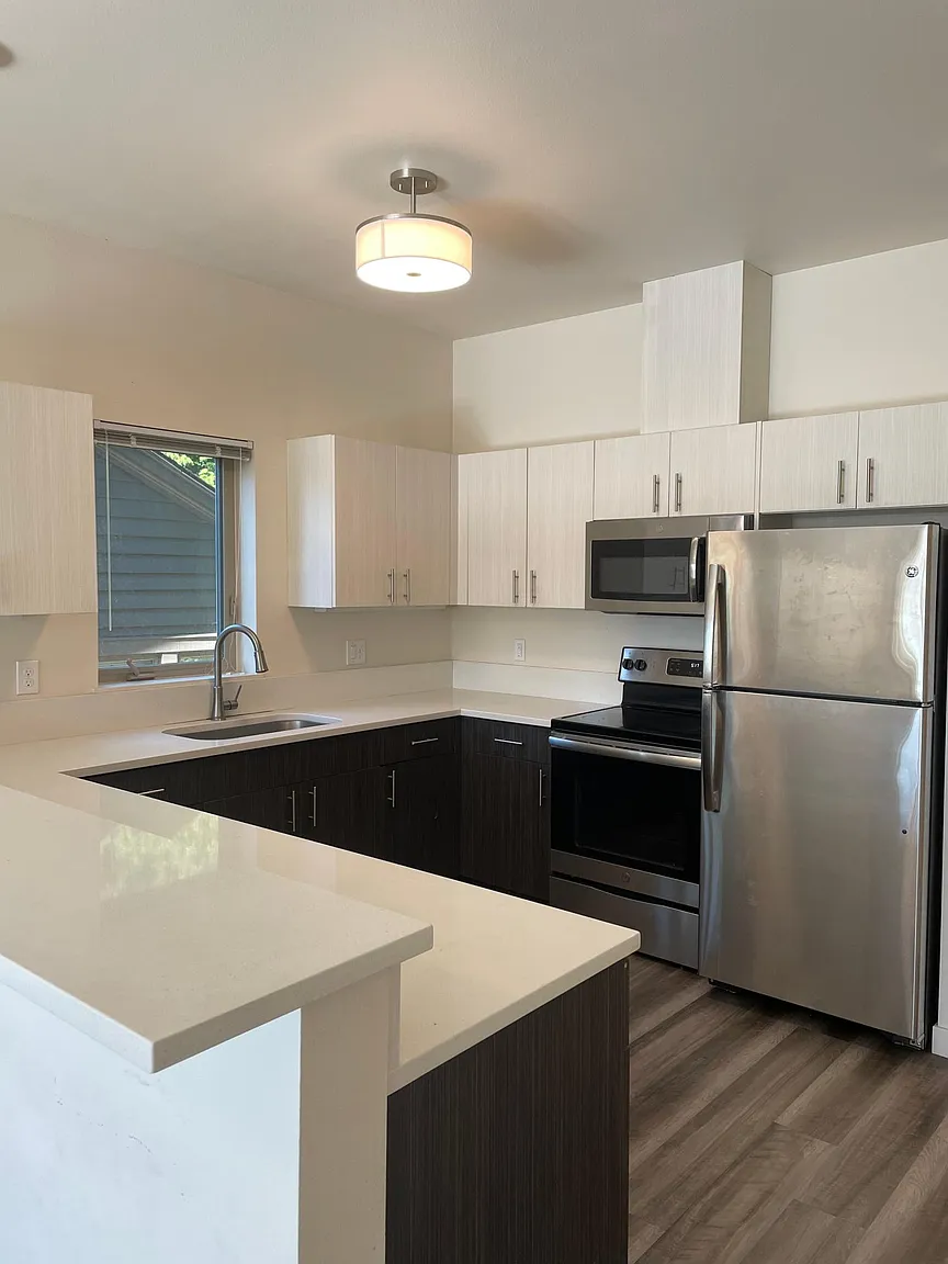 1736 NE 45th Ave #101