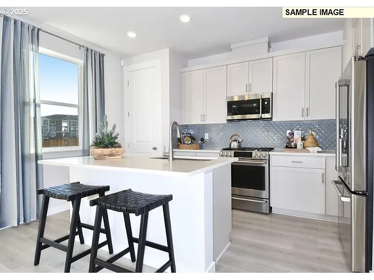 18920 SW Buckhorn Dr - Thumbnail 5