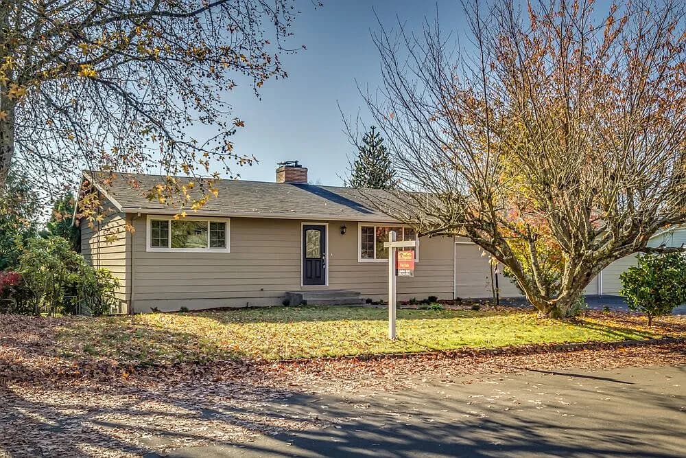 12132 SW Summer St - Thumbnail 2