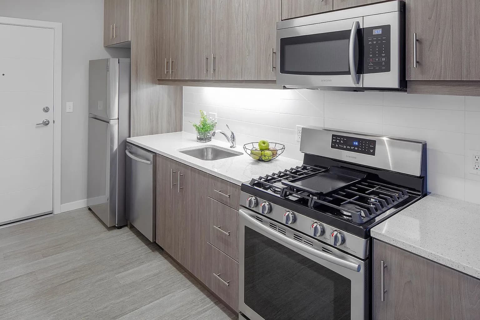 2351 NE 51st Ave APT 302 - Thumbnail 6