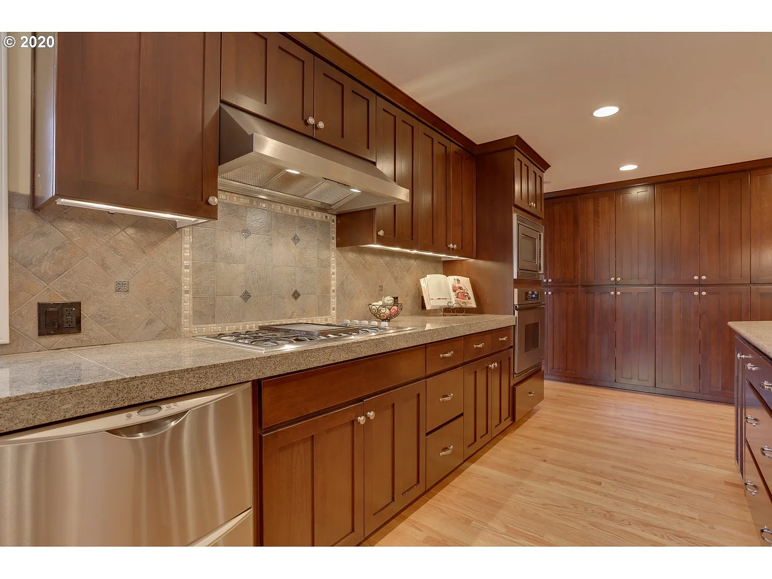 12394 SW Millview Ct - Thumbnail 3