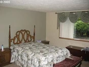 4305 SE Fieldcrest St - Thumbnail 5