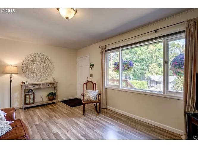 18485 Lower Midhill Dr - Thumbnail 5