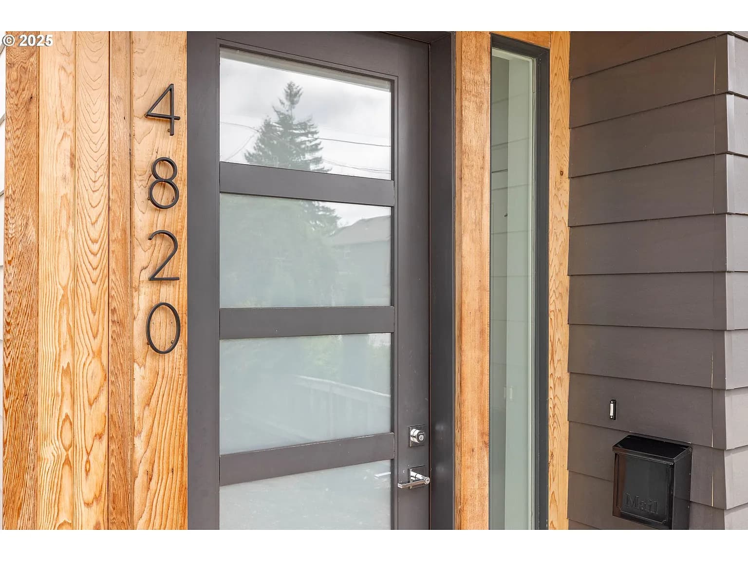 4820 SE 75th Ave - Thumbnail 3