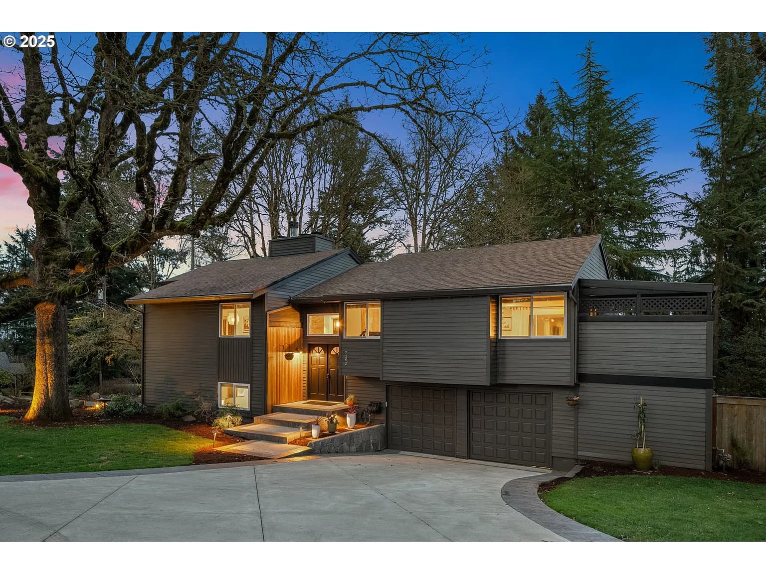 2380 Valley View Dr - Thumbnail 2