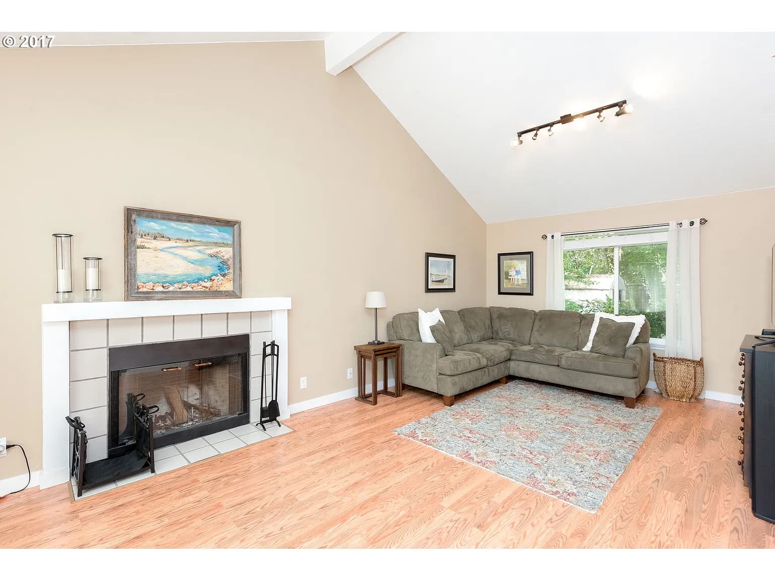 1587 SW 178th Ave - Thumbnail 3