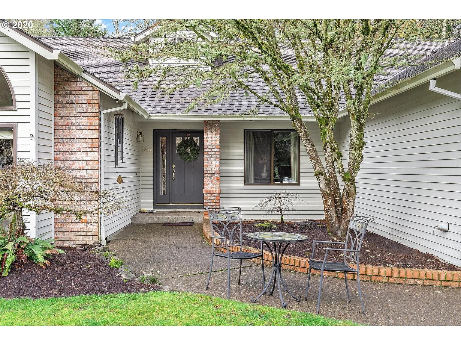 1202 Stonehaven Ct - Thumbnail 2