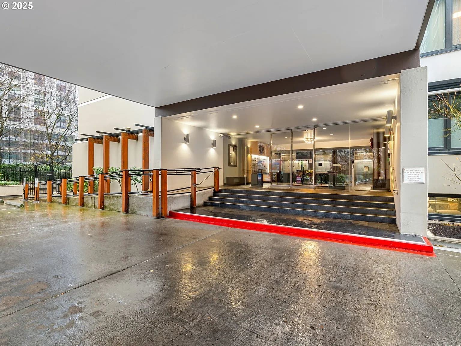 255 SW Harrison St APT 3C - Thumbnail 2