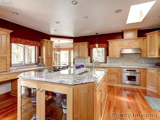 2425 Woodhaven Ct - Thumbnail 4