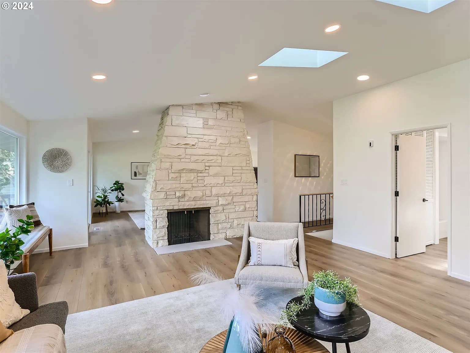 2082 Sylvan Way - Thumbnail 5