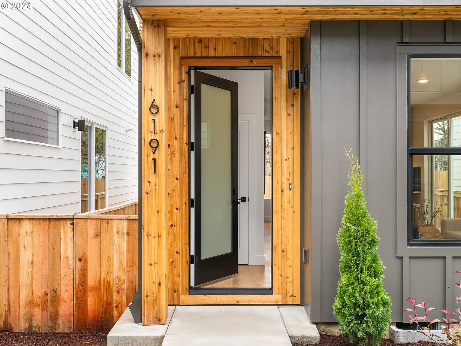 6191 N Amherst St - Thumbnail 2