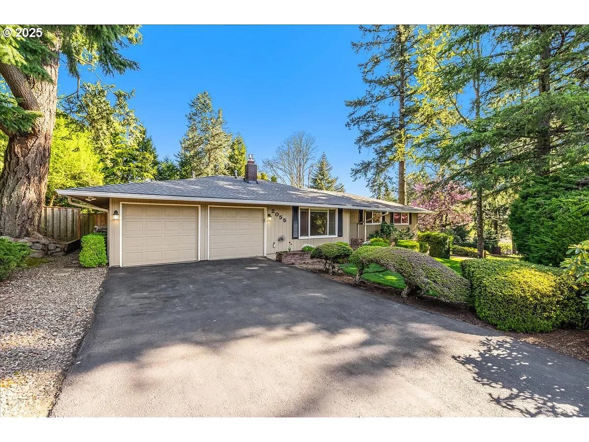 2055 Valley View Dr - Thumbnail 2