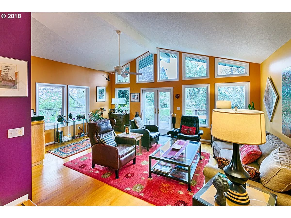 19110 Suncrest Dr - Thumbnail 2