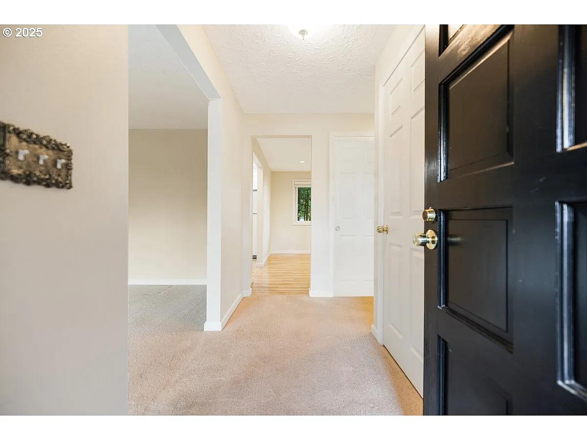 2055 Valley View Dr - Thumbnail 6