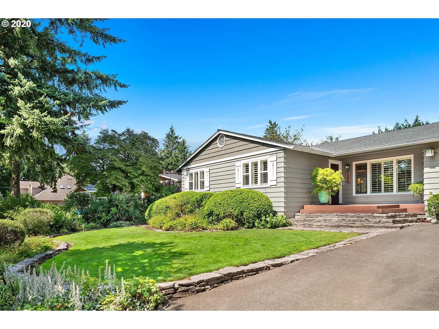 595 Marylhurst Dr - Thumbnail 3