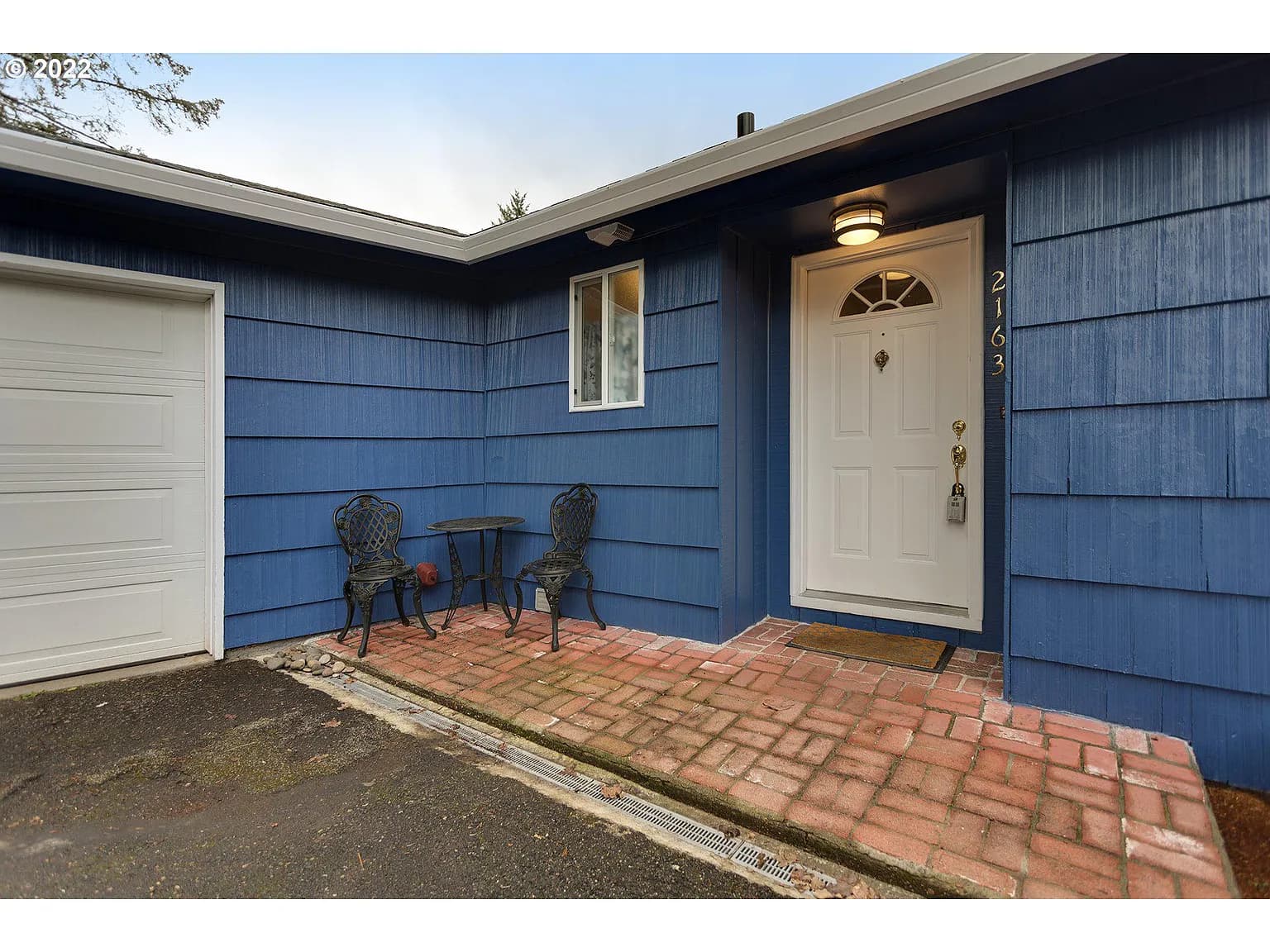 2163 Sylvan Way - Thumbnail 2